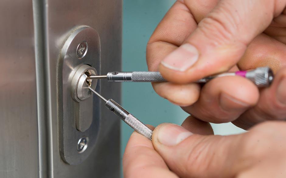 changer serrure de porte Saint-Maurice