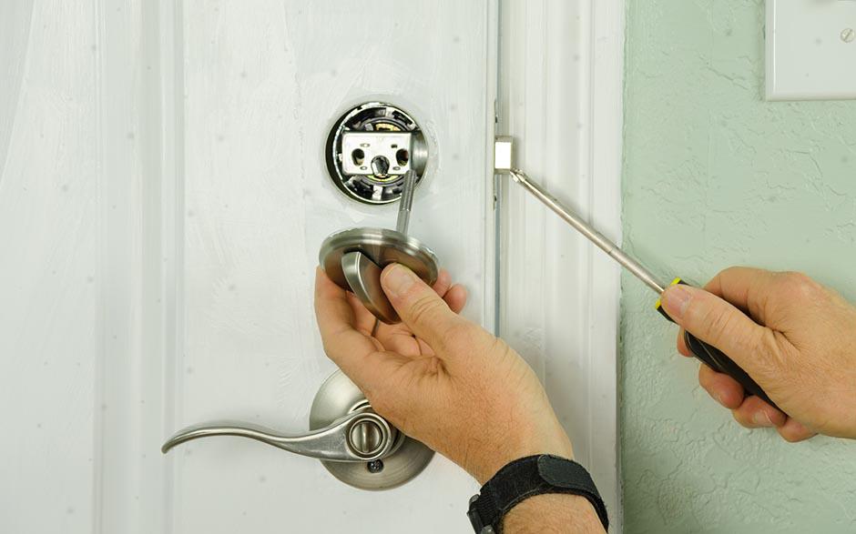 changer serrure de porte Saint-Maurice